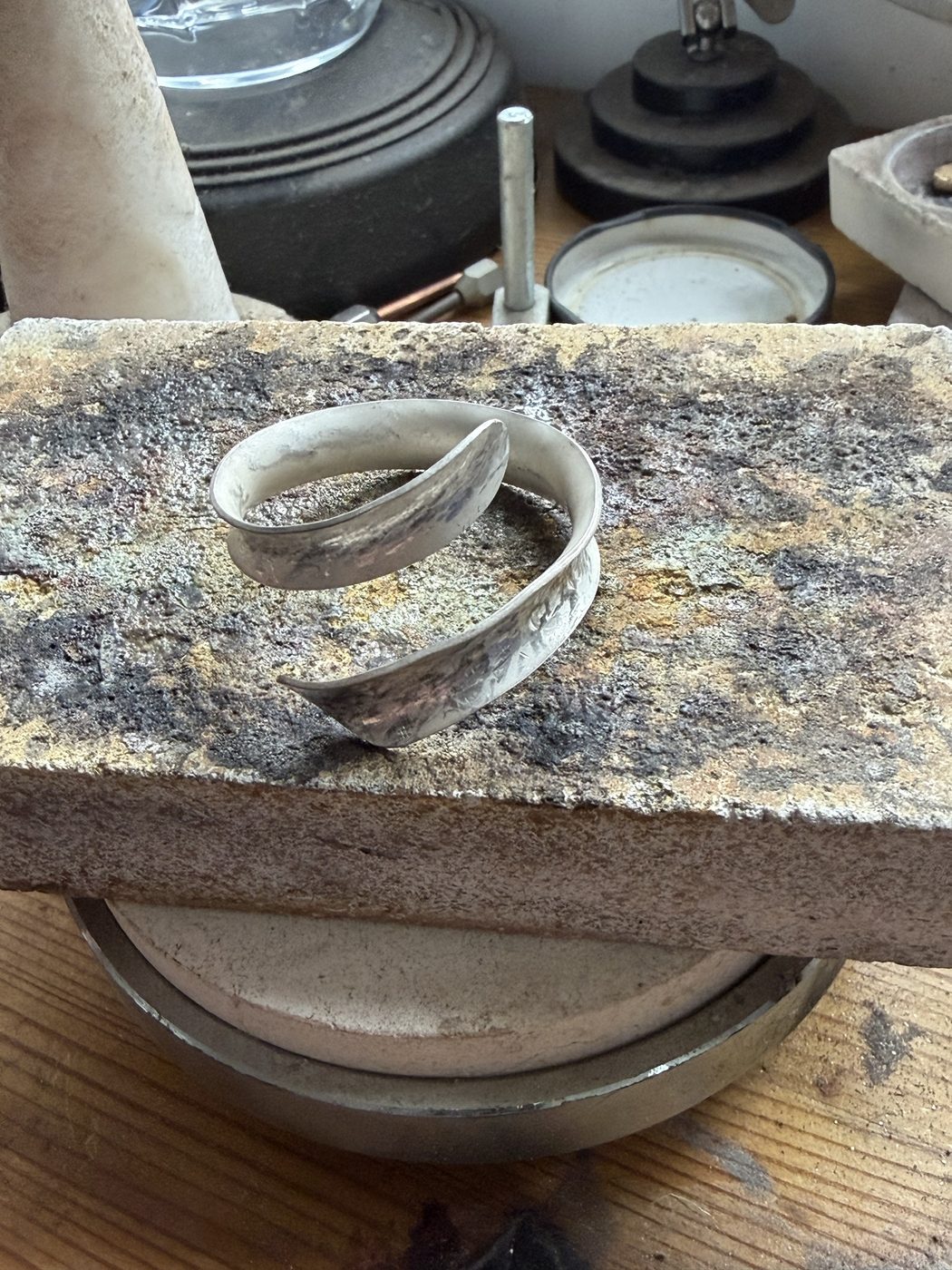 Spiral wrap ring on the soldering block