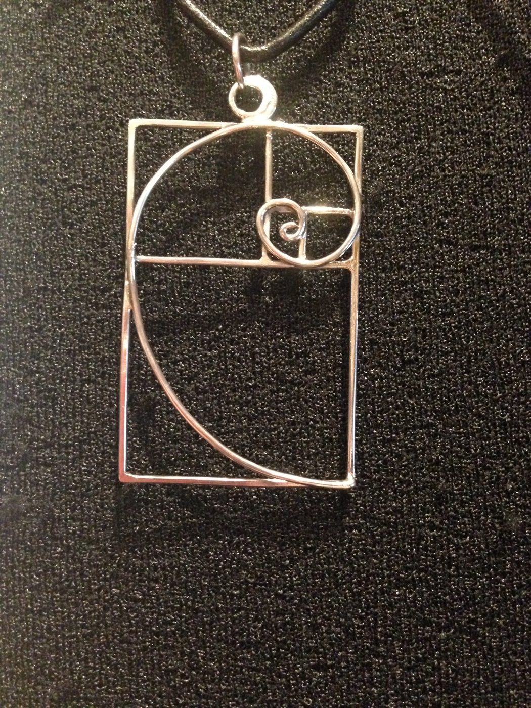 Fibonacci spiral pendant in silver wire and square section